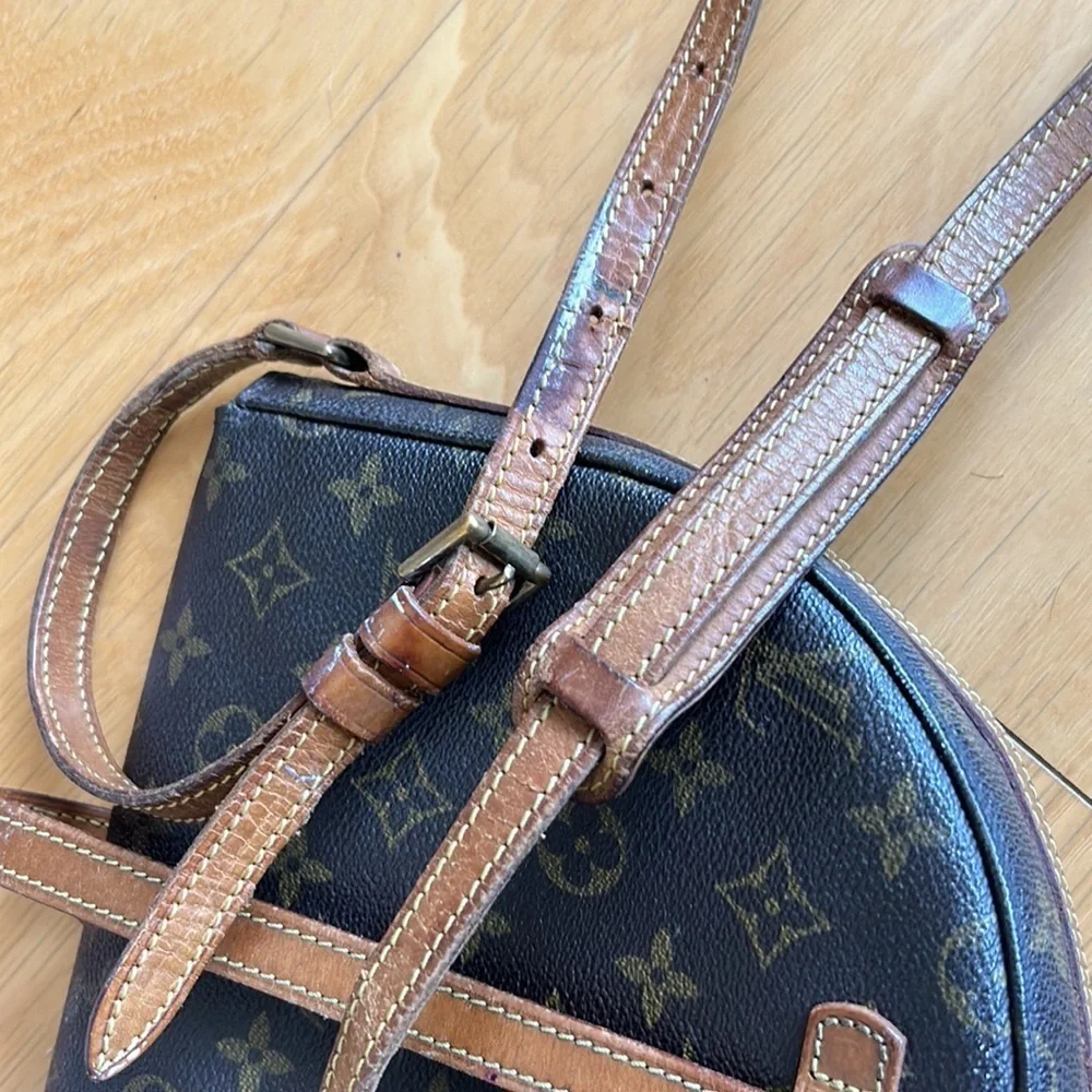 Louis Vuitton vintage chantilly cross body